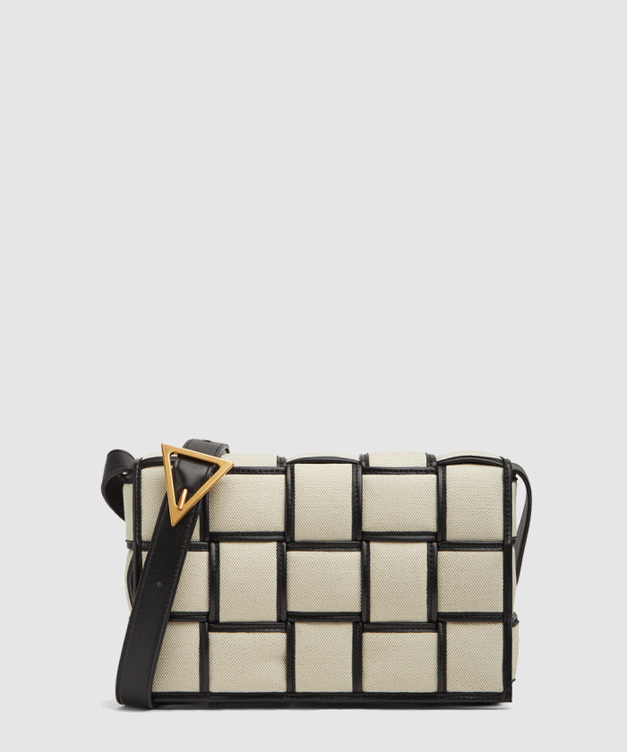 보테가베네타 패디드 카세트백 710210